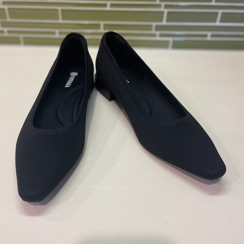 NWOB VIVAIA Black Minnie Flats sz 38.5
